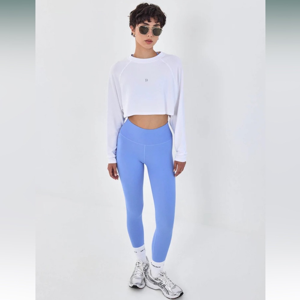 De Rococo Cropped Tee - Picture 4 of 5
